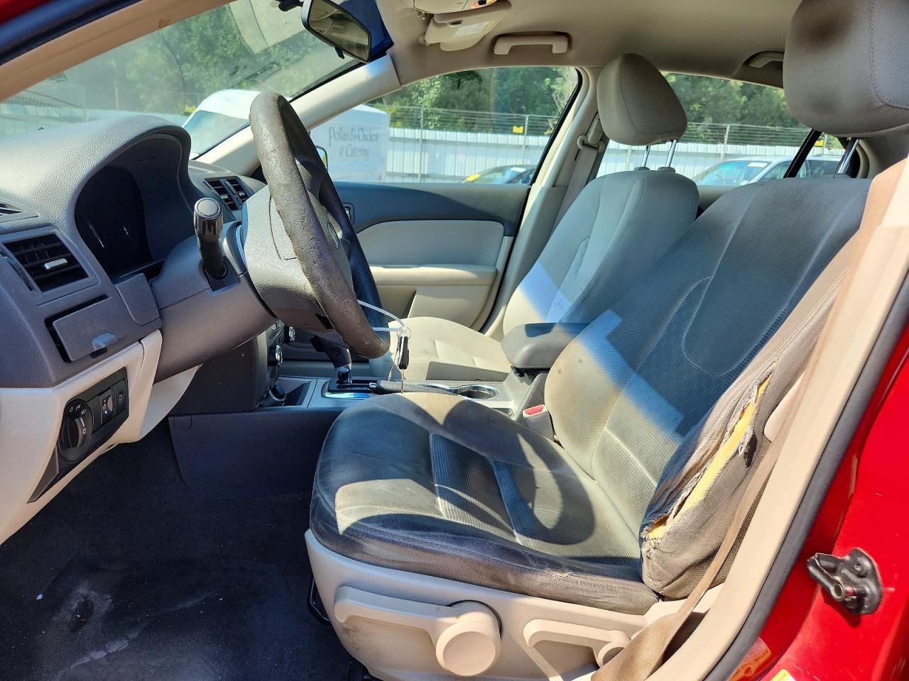 2010 Ford Fusion S Red vin: 3FAHP0GA7AR244751