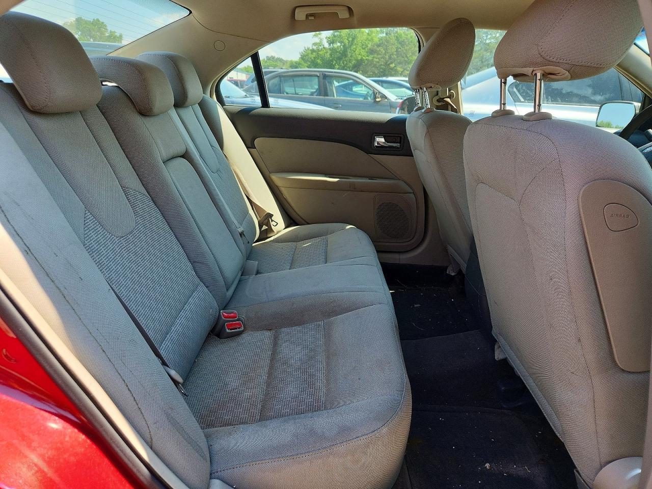 2010 Ford Fusion S Red vin: 3FAHP0GA7AR244751