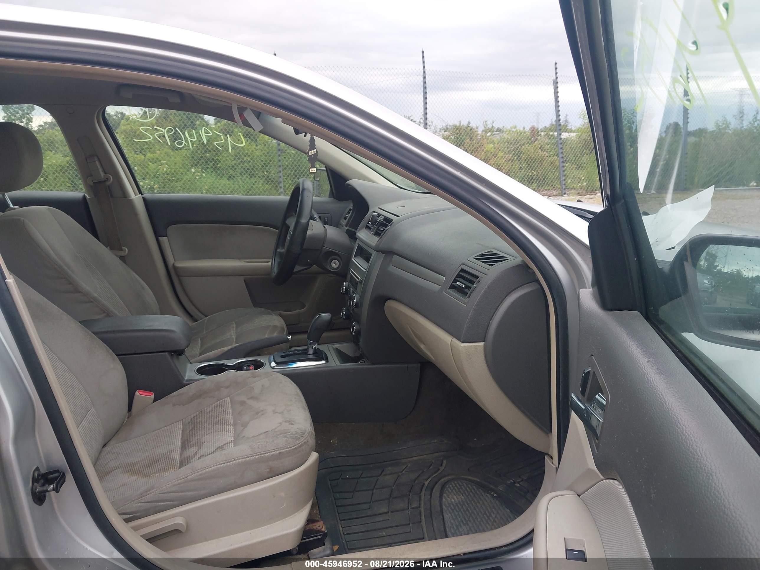 2011 Ford Fusion S Silver vin: 3FAHP0GA7BR144053