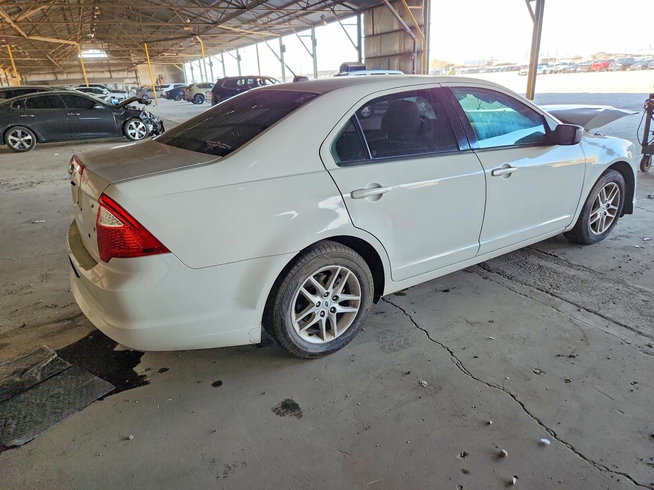 2011 Ford Fusion S Белый vin: 3FAHP0GA7BR246291