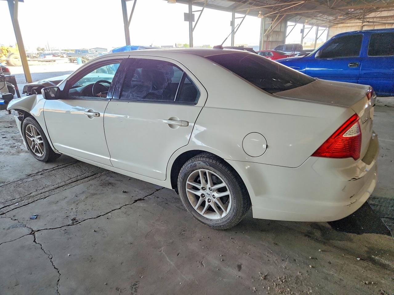 2011 Ford Fusion S Белый vin: 3FAHP0GA7BR246291