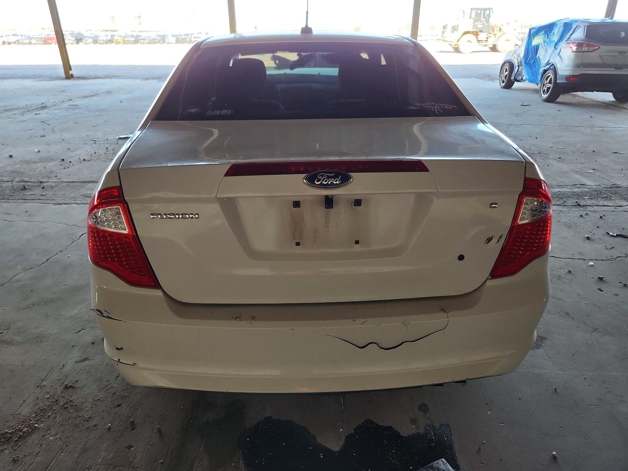 2011 Ford Fusion S Белый vin: 3FAHP0GA7BR246291