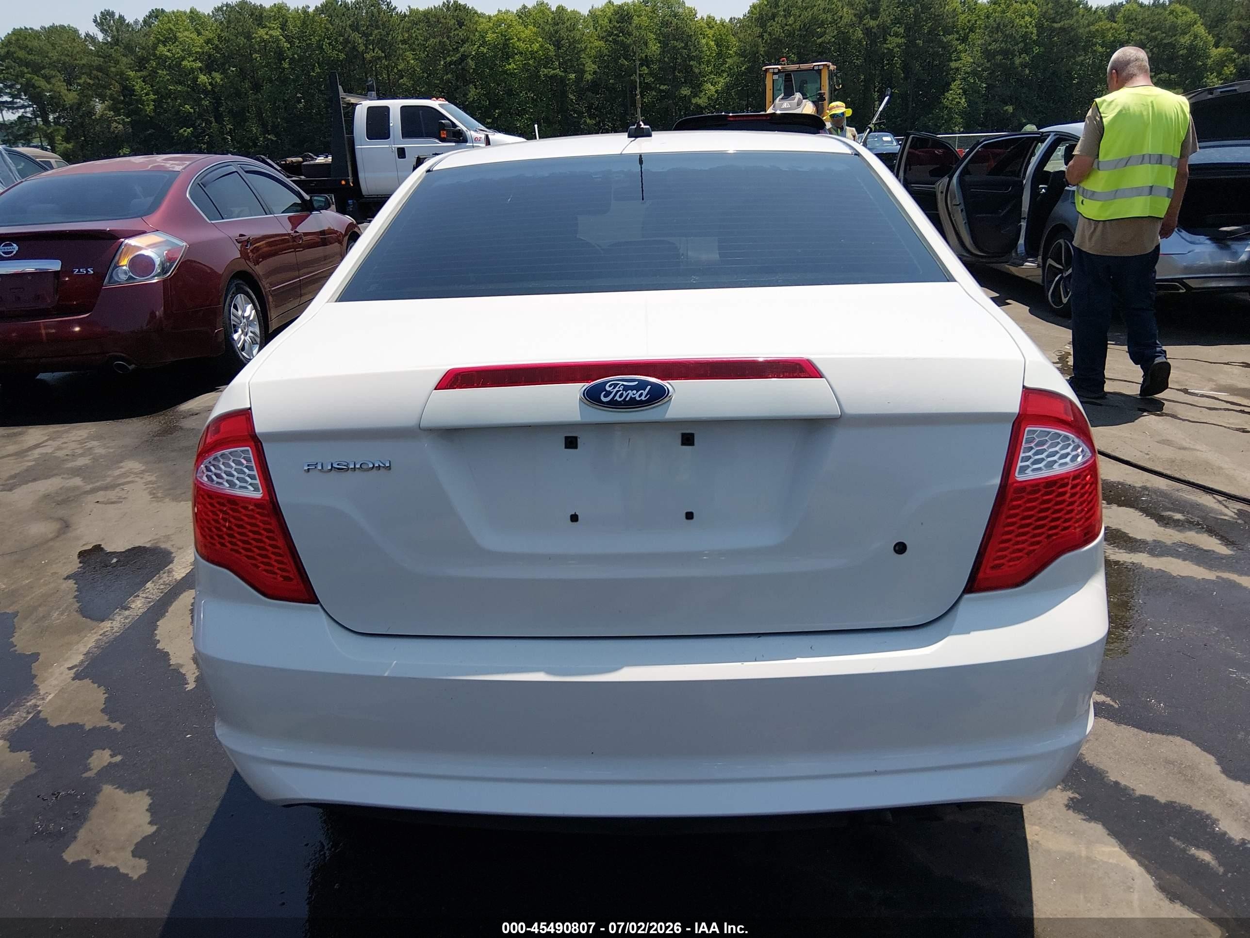 2012 Ford Fusion S White vin: 3FAHP0GA7CR200235