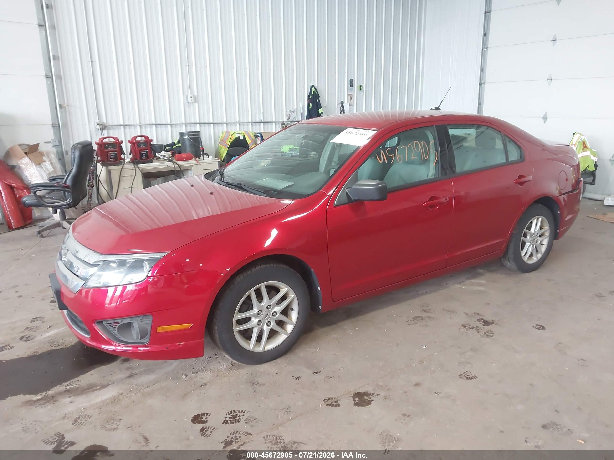 2012 Ford Fusion S Red vin: 3FAHP0GA7CR310282