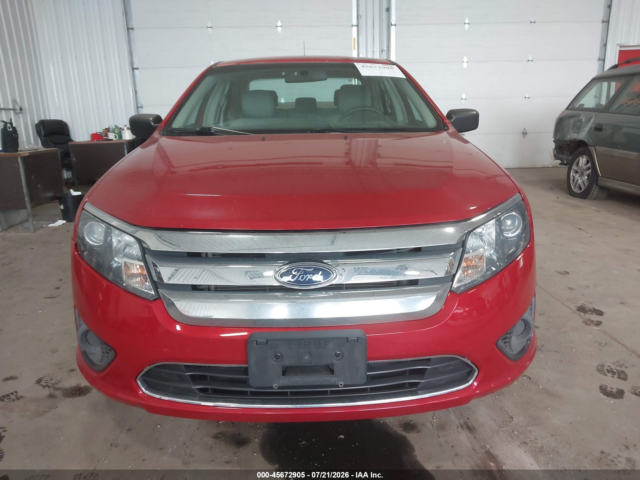 2012 Ford Fusion S Red vin: 3FAHP0GA7CR310282