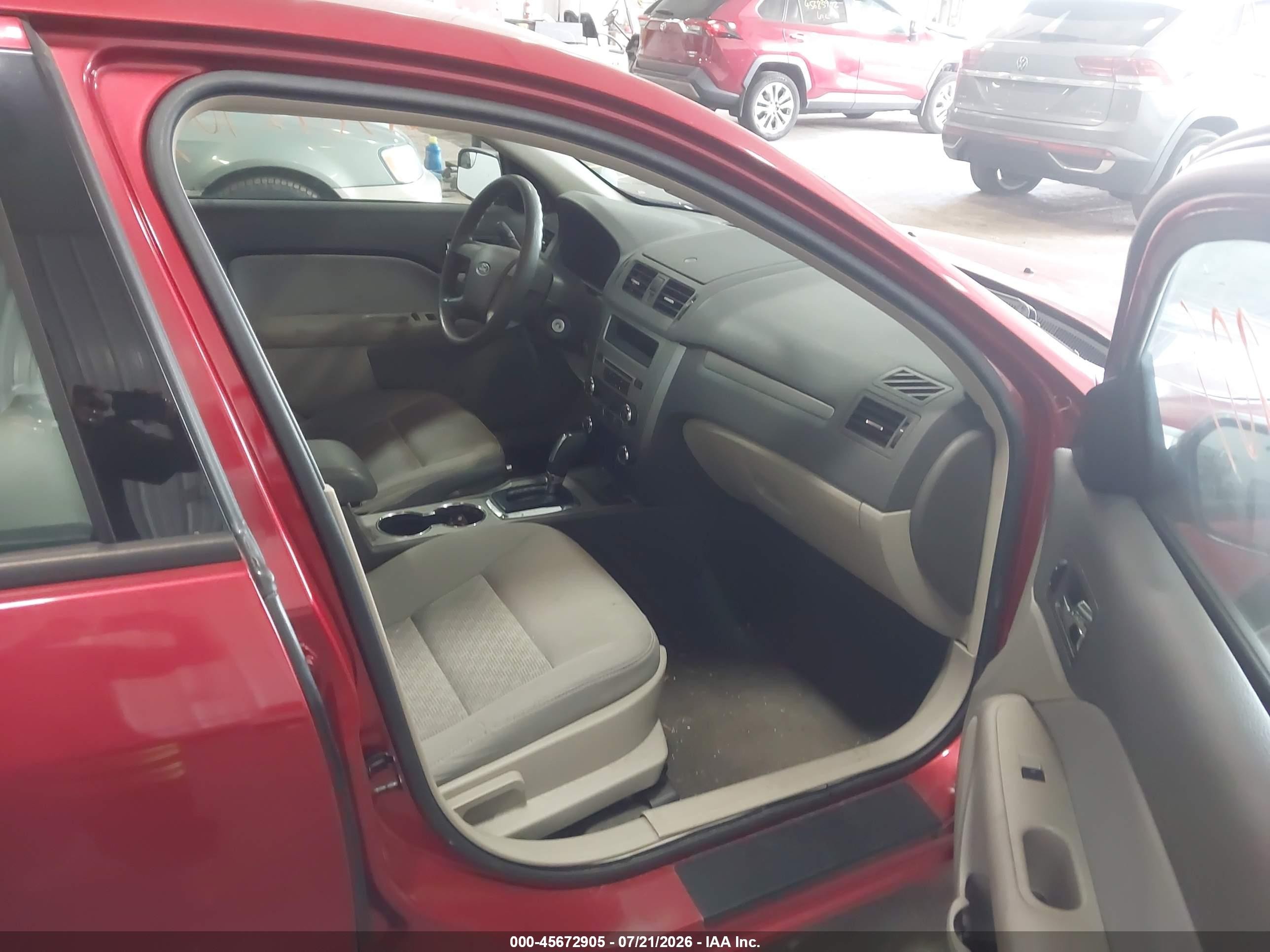 2012 Ford Fusion S Red vin: 3FAHP0GA7CR310282