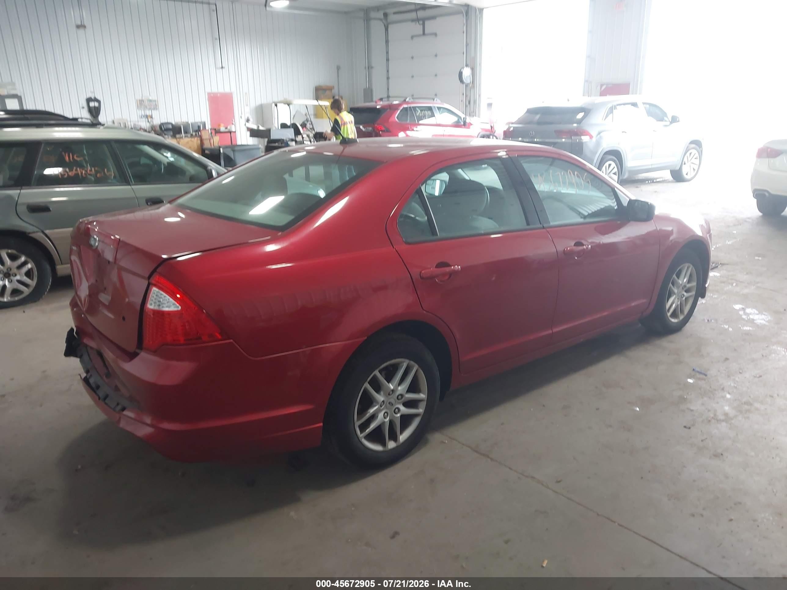 2012 Ford Fusion S Red vin: 3FAHP0GA7CR310282