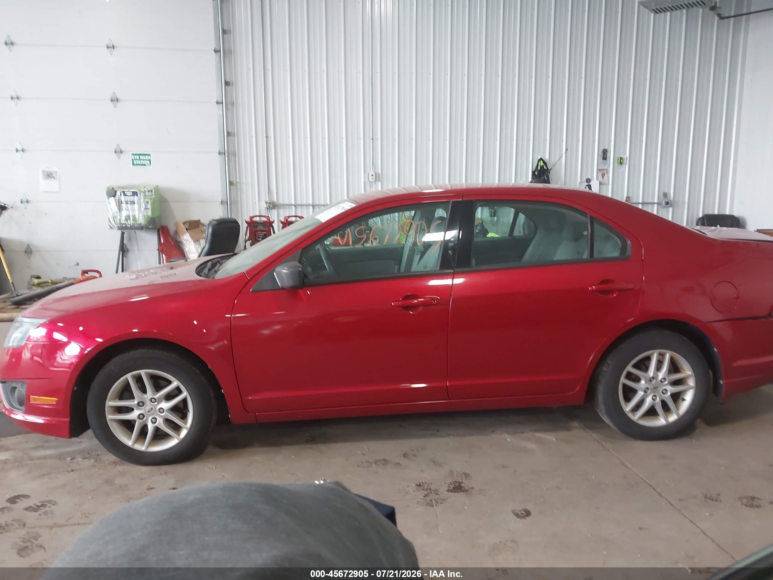 2012 Ford Fusion S Red vin: 3FAHP0GA7CR310282
