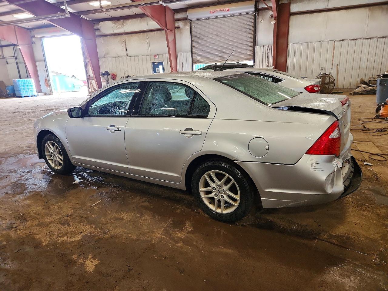 2012 Ford Fusion S Серебряный vin: 3FAHP0GA7CR320035