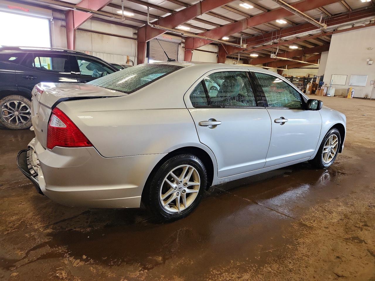 2012 Ford Fusion S Серебряный vin: 3FAHP0GA7CR320035