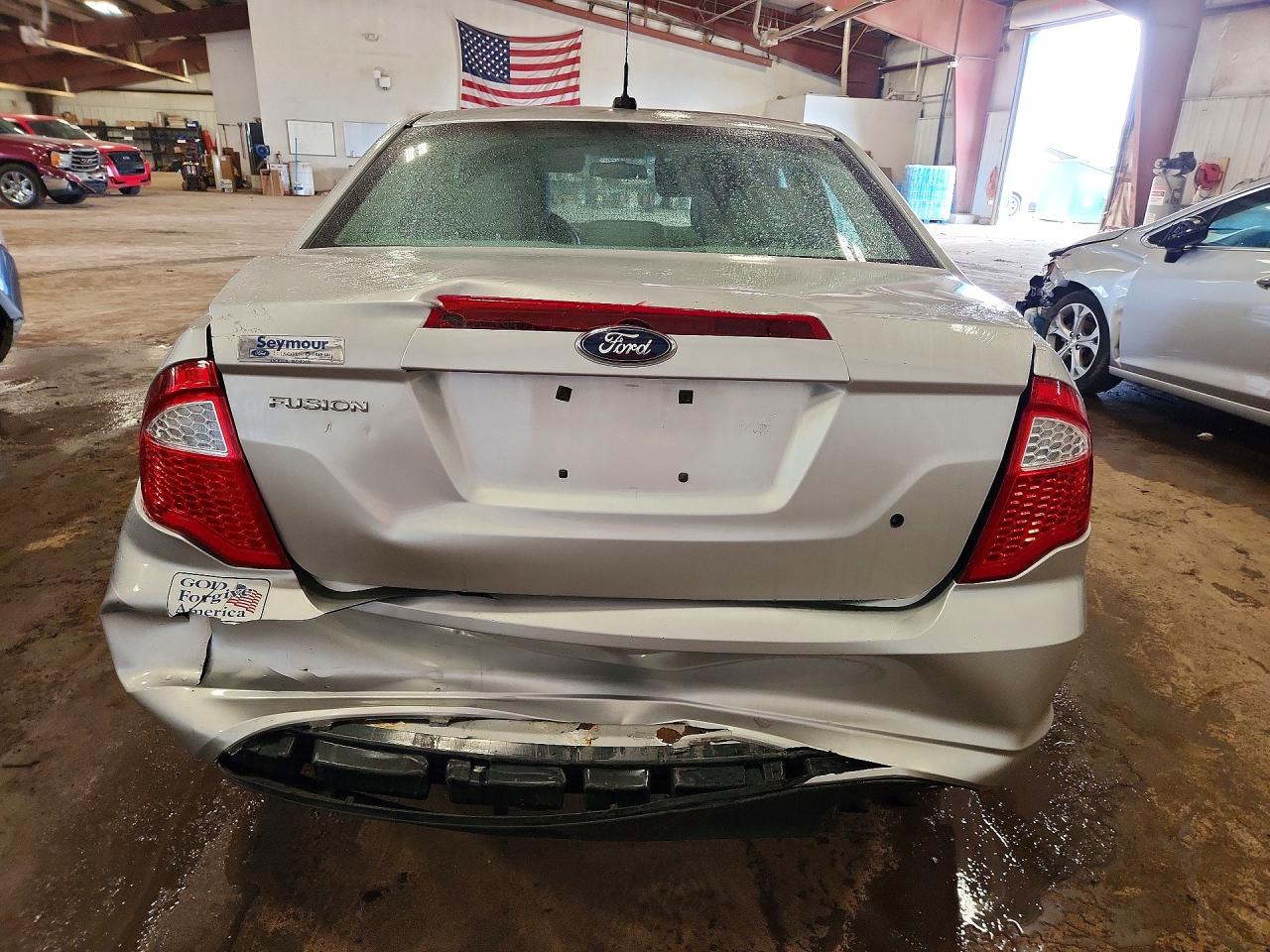 2012 Ford Fusion S Серебряный vin: 3FAHP0GA7CR320035