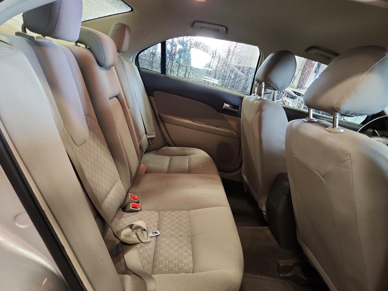 2012 Ford Fusion S Серебряный vin: 3FAHP0GA7CR320035