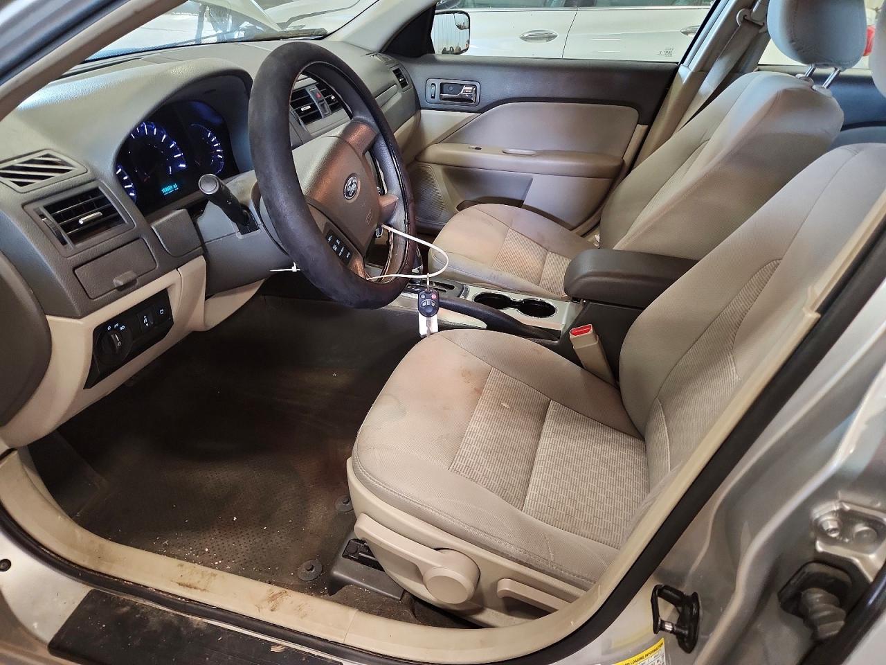 2012 Ford Fusion S Серебряный vin: 3FAHP0GA7CR320035