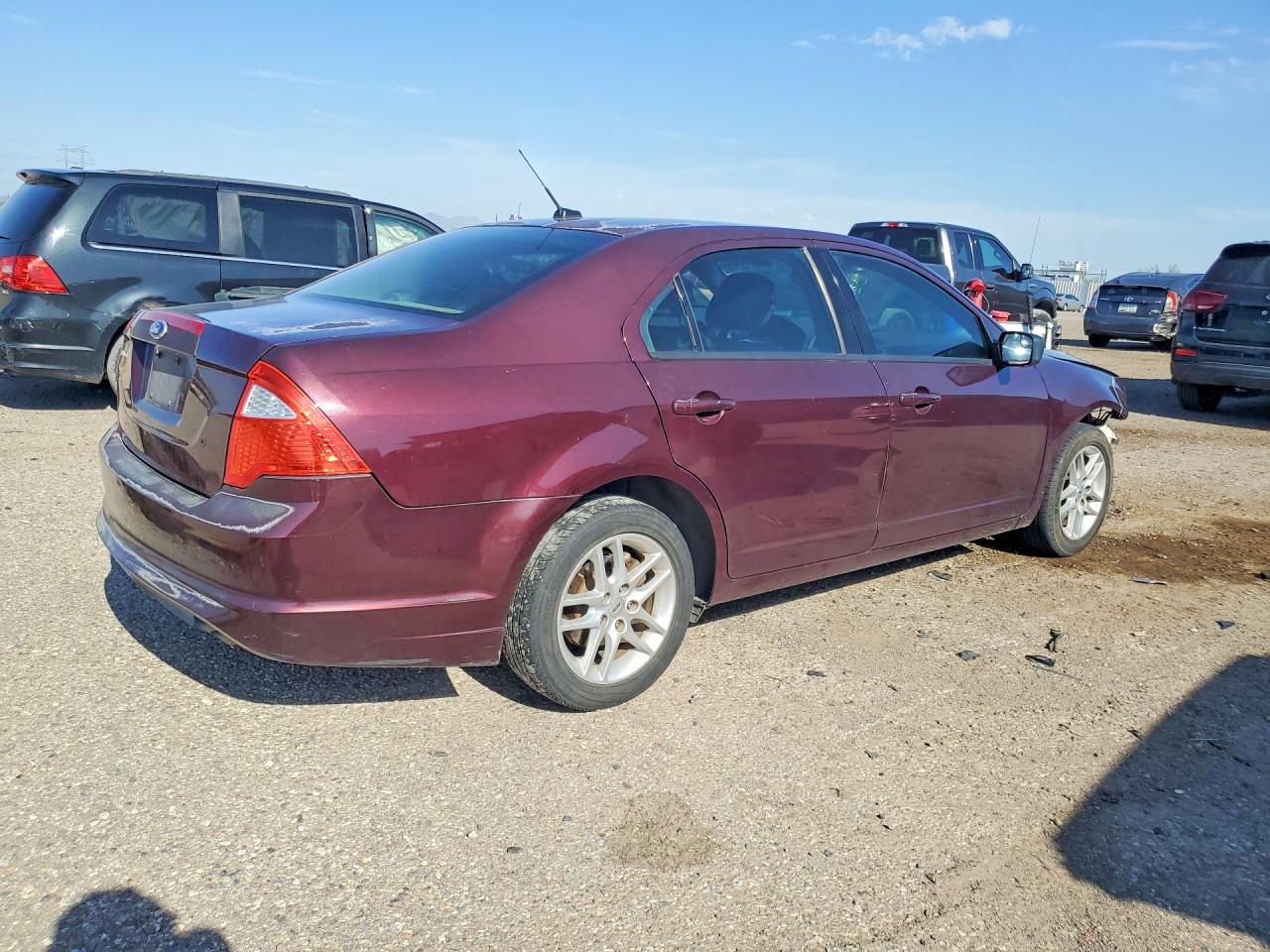 2012 Ford Fusion S Burgundy vin: 3FAHP0GA7CR327650
