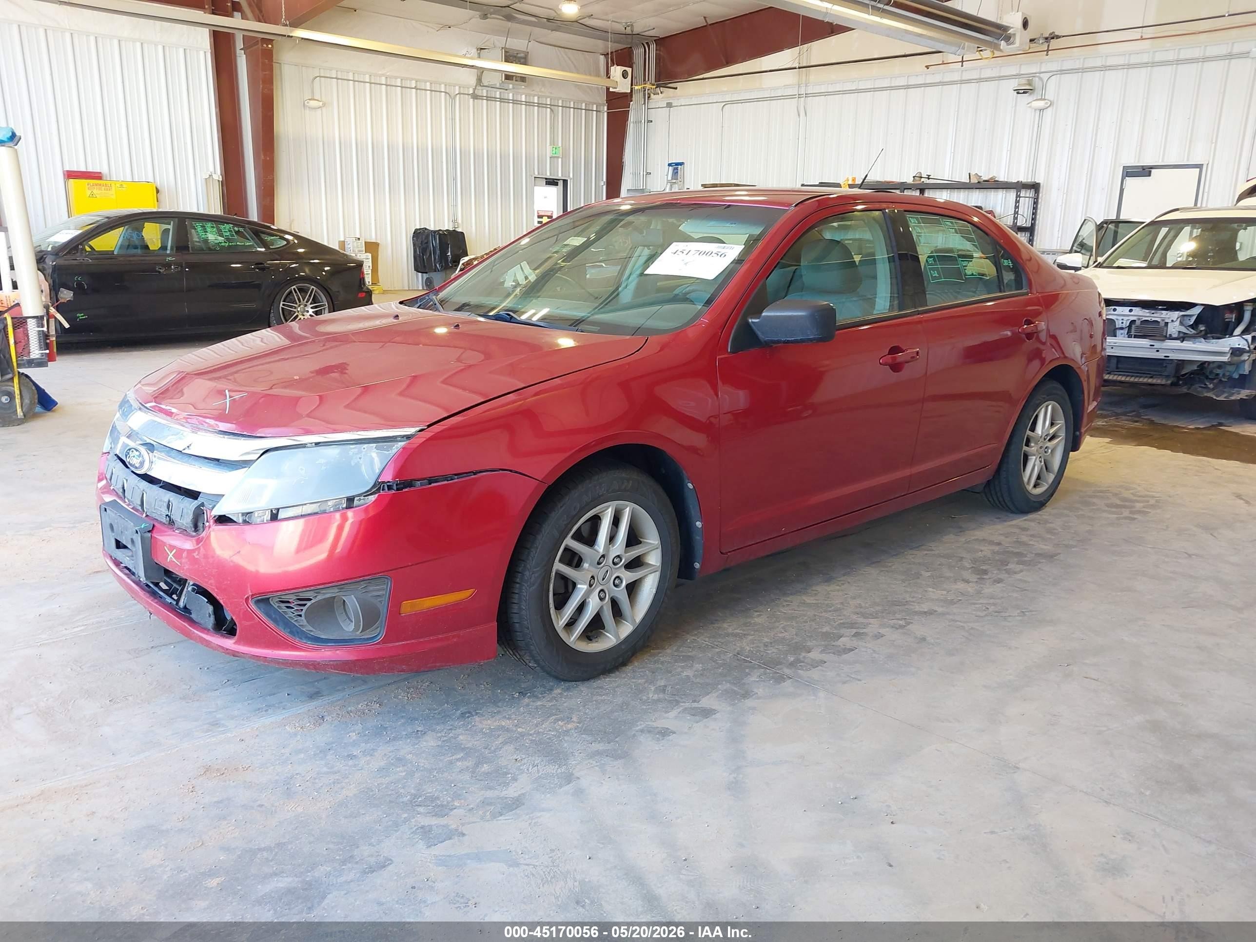 2010 Ford Fusion S Red vin: 3FAHP0GA8AR307629