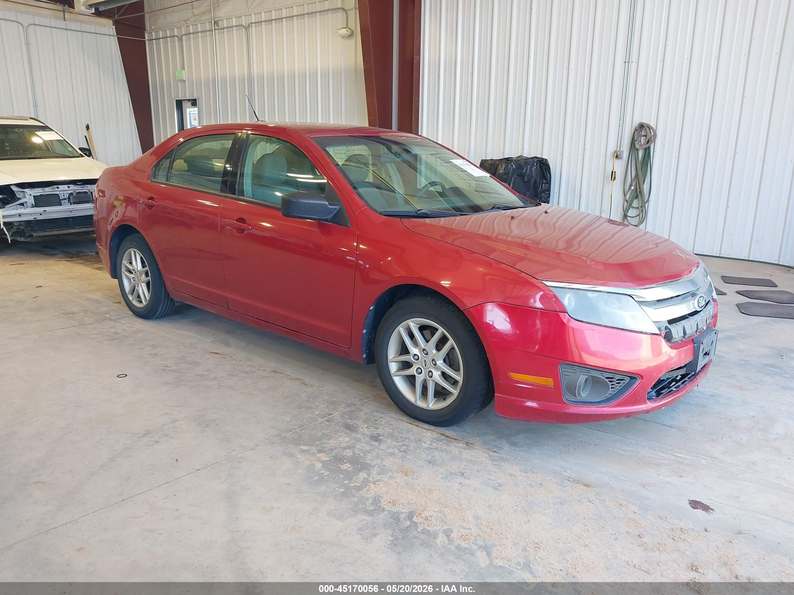 2010 Ford Fusion S Red vin: 3FAHP0GA8AR307629