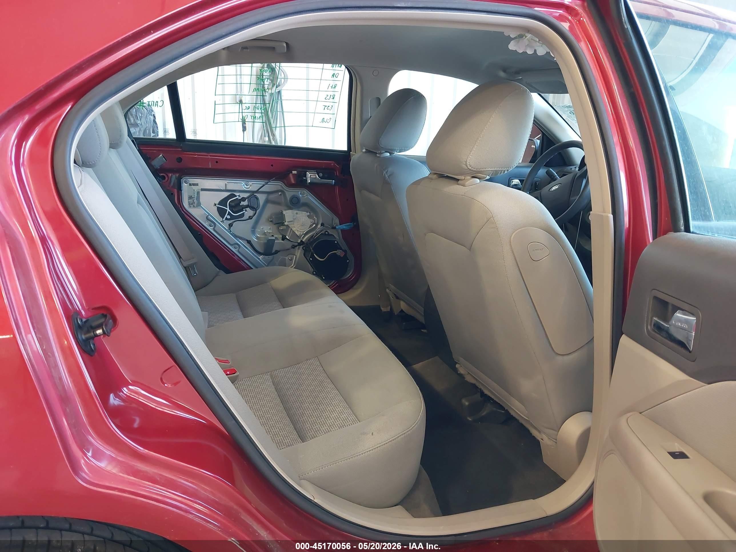 2010 Ford Fusion S Red vin: 3FAHP0GA8AR307629