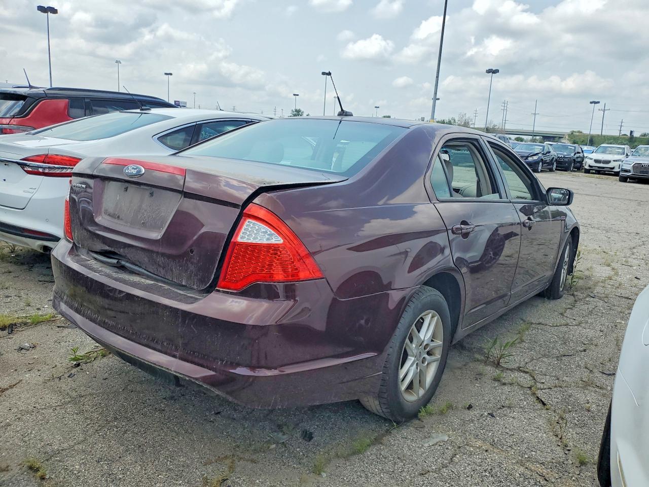 2012 Ford Fusion S Burgundy vin: 3FAHP0GA8CR143429