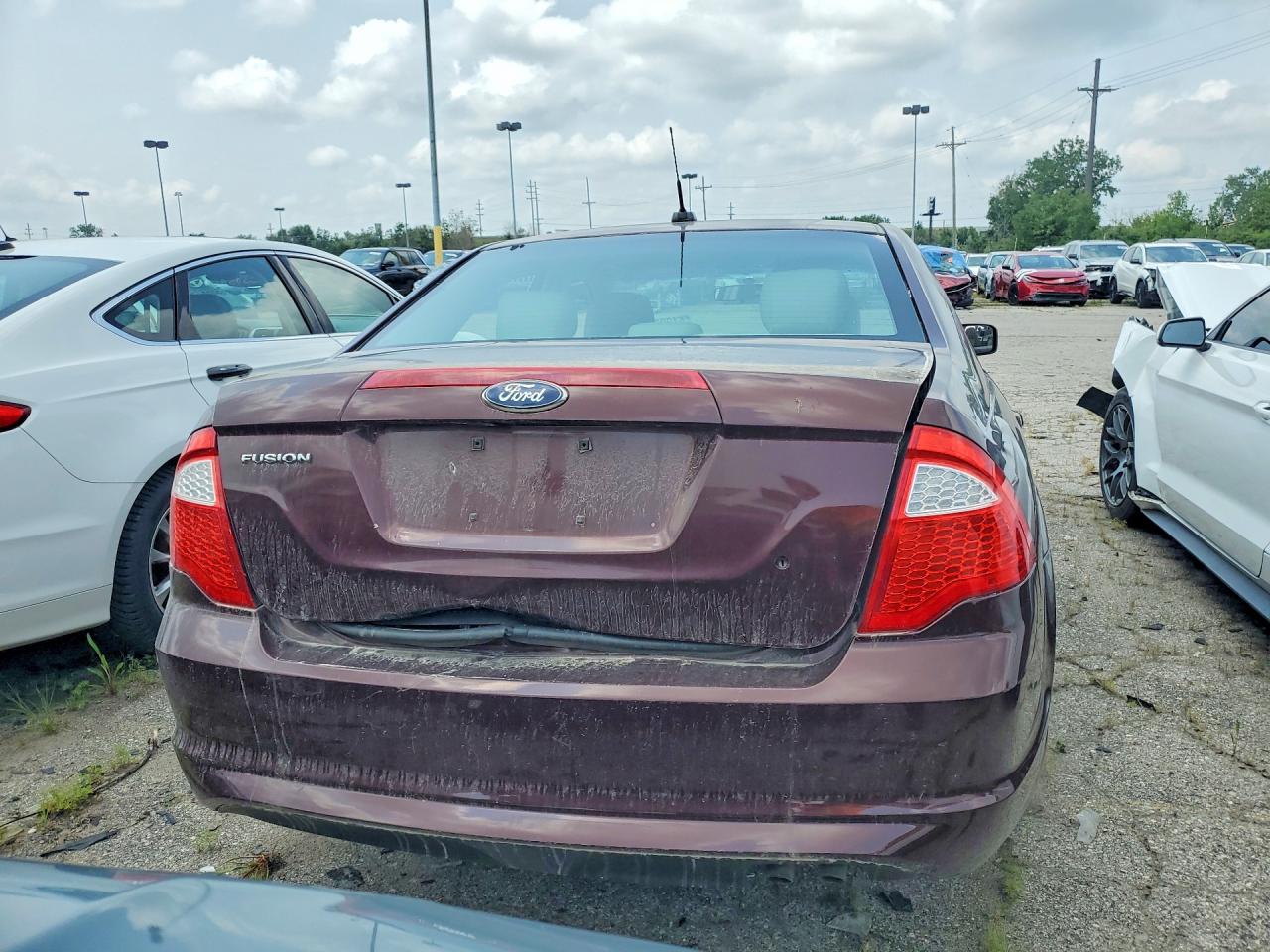 2012 Ford Fusion S Burgundy vin: 3FAHP0GA8CR143429