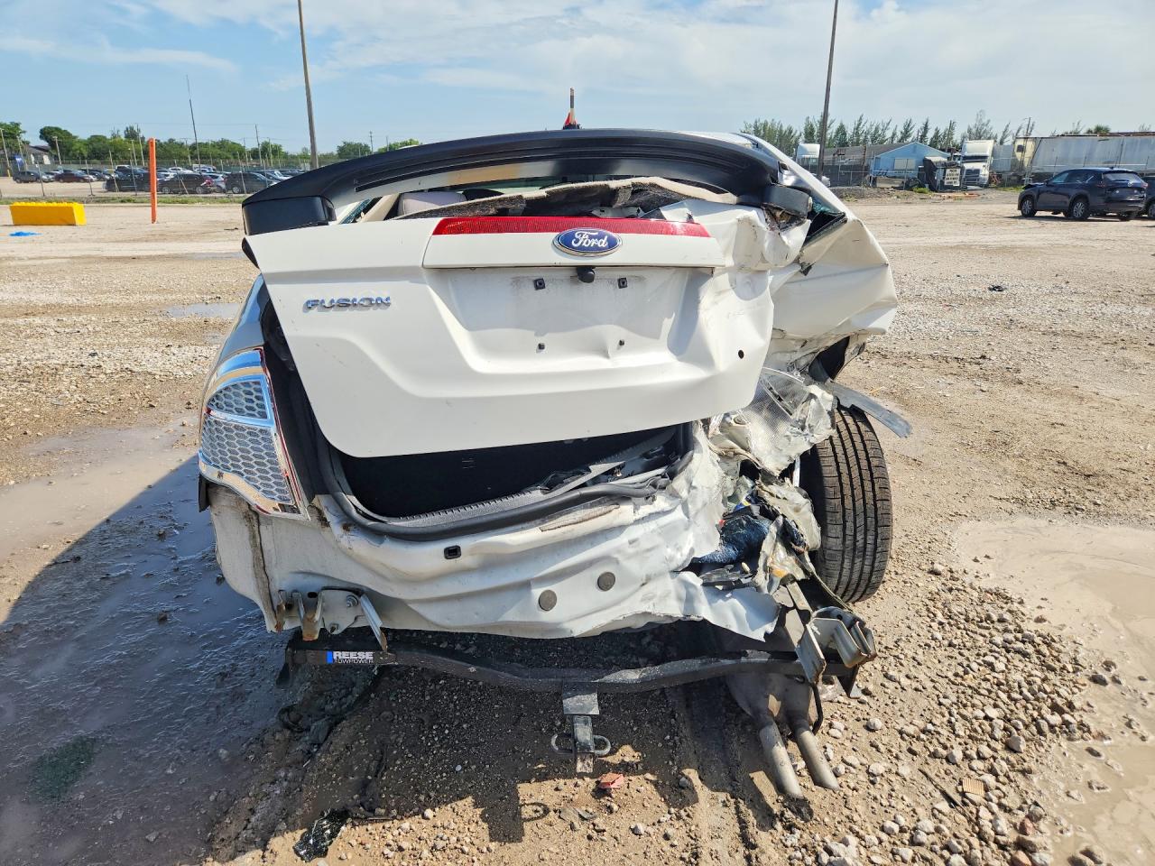 2012 Ford Fusion S White vin: 3FAHP0GA8CR149859