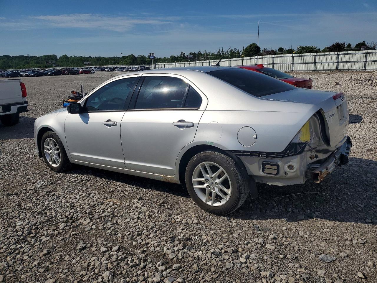 2012 Ford Fusion S Серебряный vin: 3FAHP0GA8CR258967