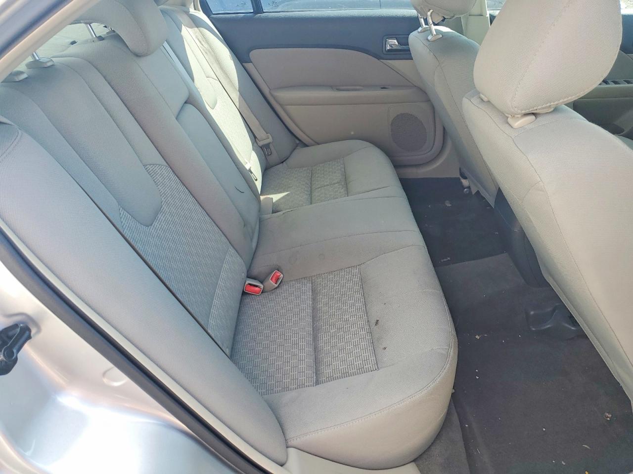 2012 Ford Fusion S Серебряный vin: 3FAHP0GA8CR258967