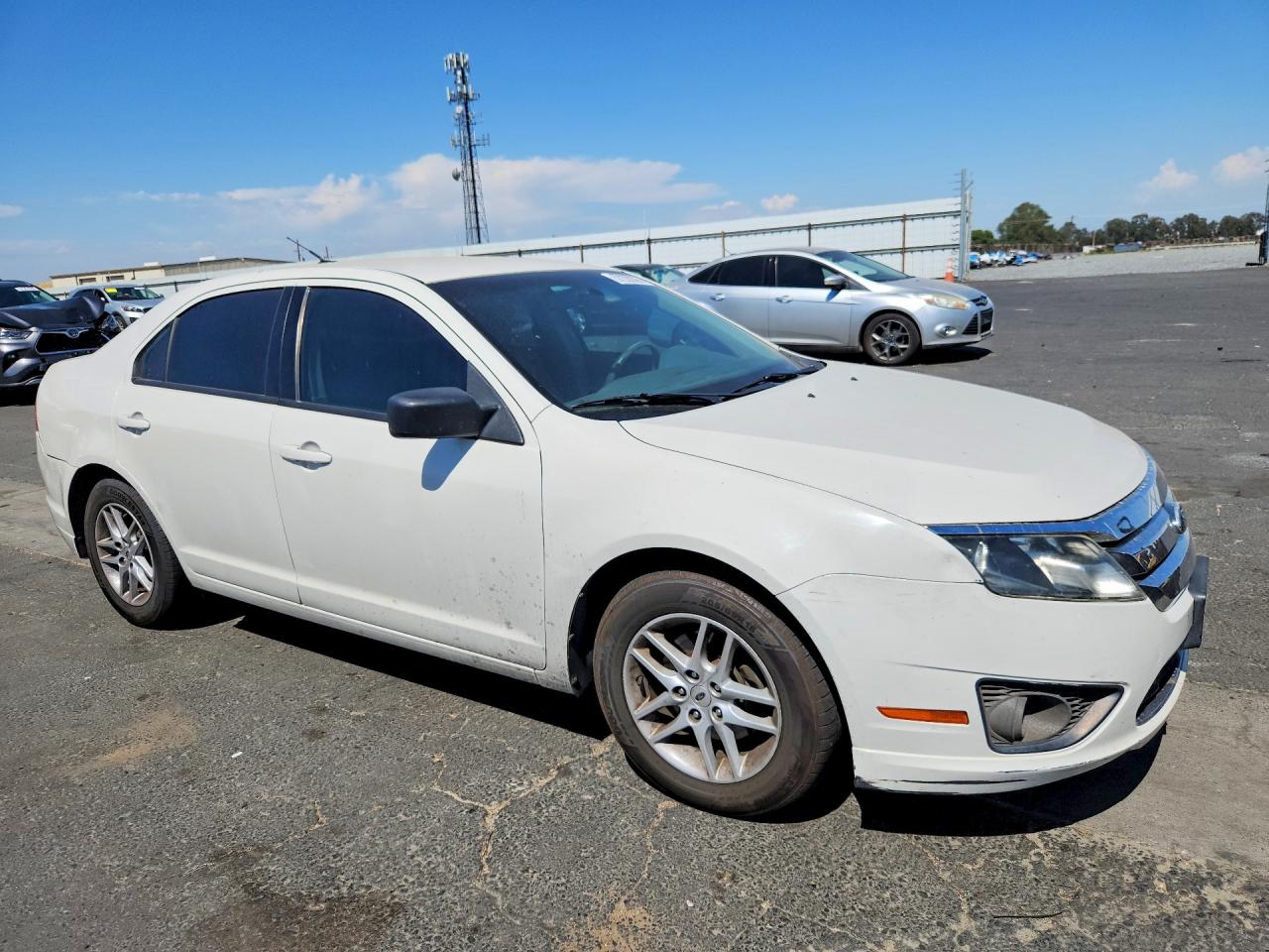 2012 Ford Fusion S White vin: 3FAHP0GA8CR304961
