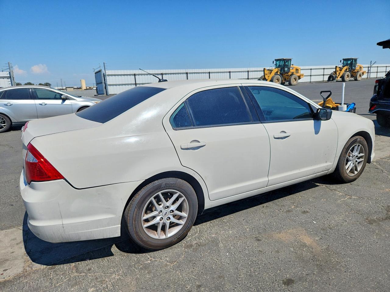 2012 Ford Fusion S White vin: 3FAHP0GA8CR304961