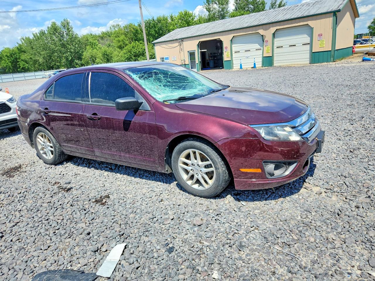 2012 Ford Fusion S Maroon vin: 3FAHP0GA8CR408964