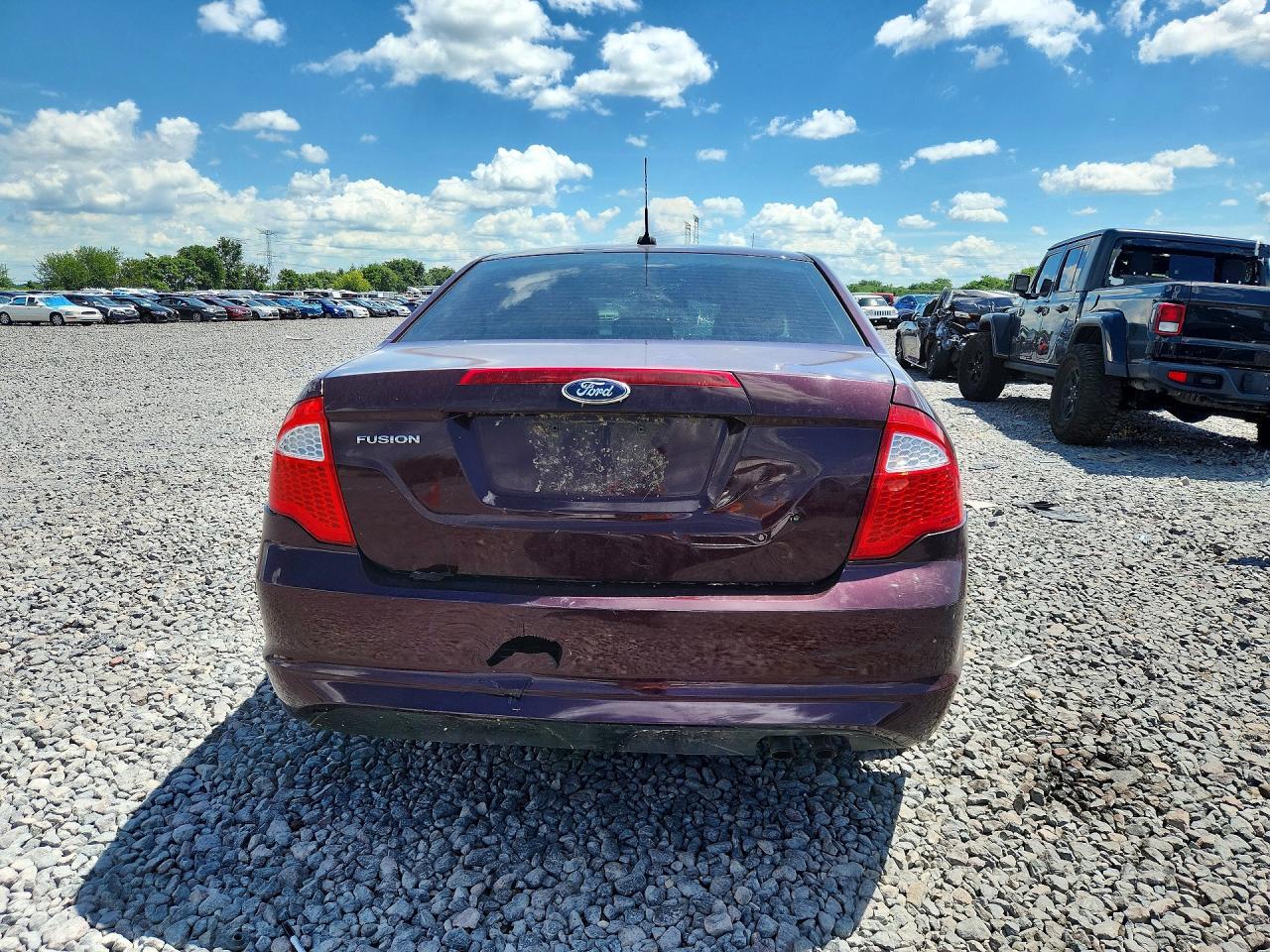 2012 Ford Fusion S Maroon vin: 3FAHP0GA8CR408964