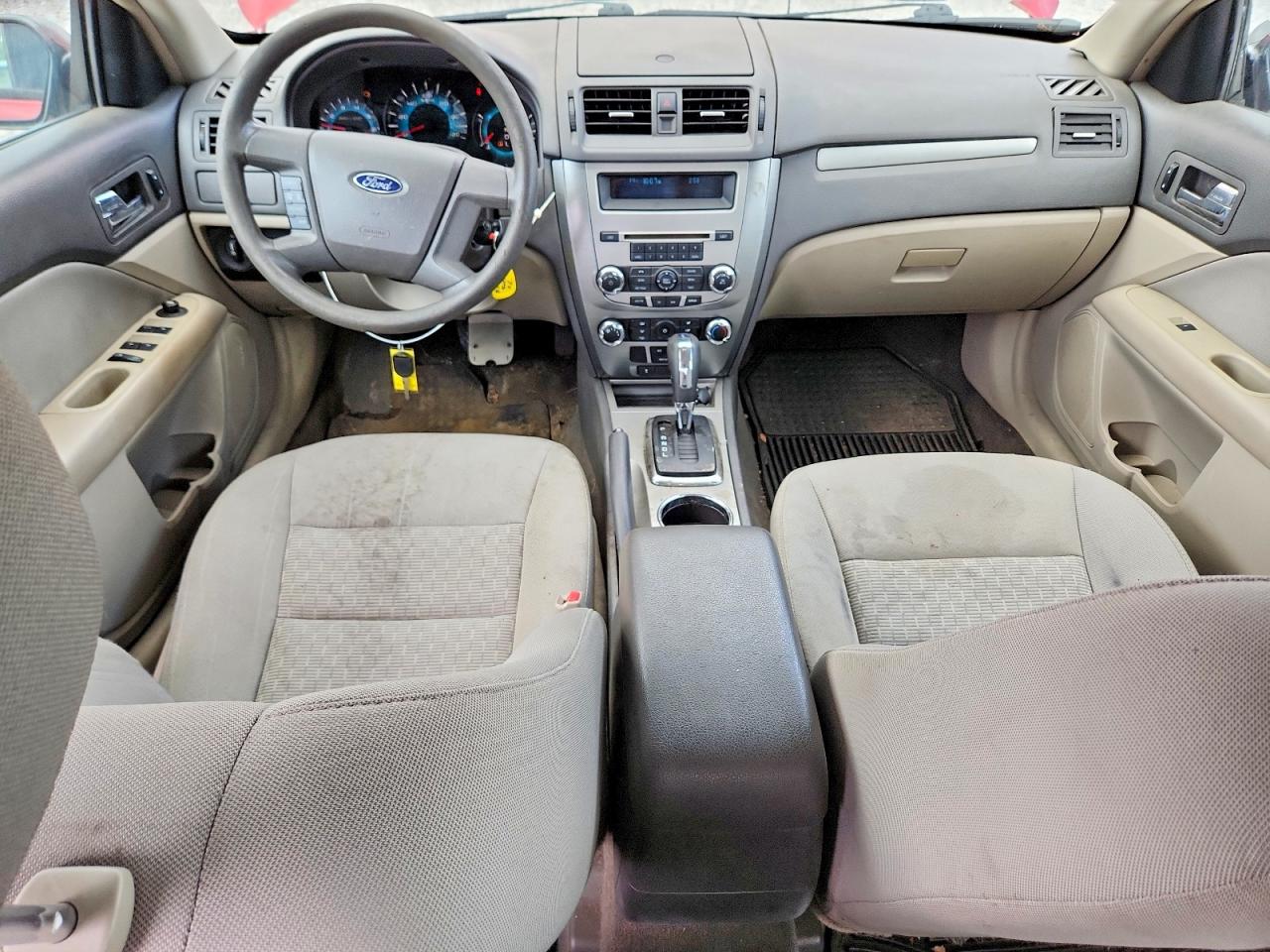 2010 Ford Fusion S Red vin: 3FAHP0GA9AR213453