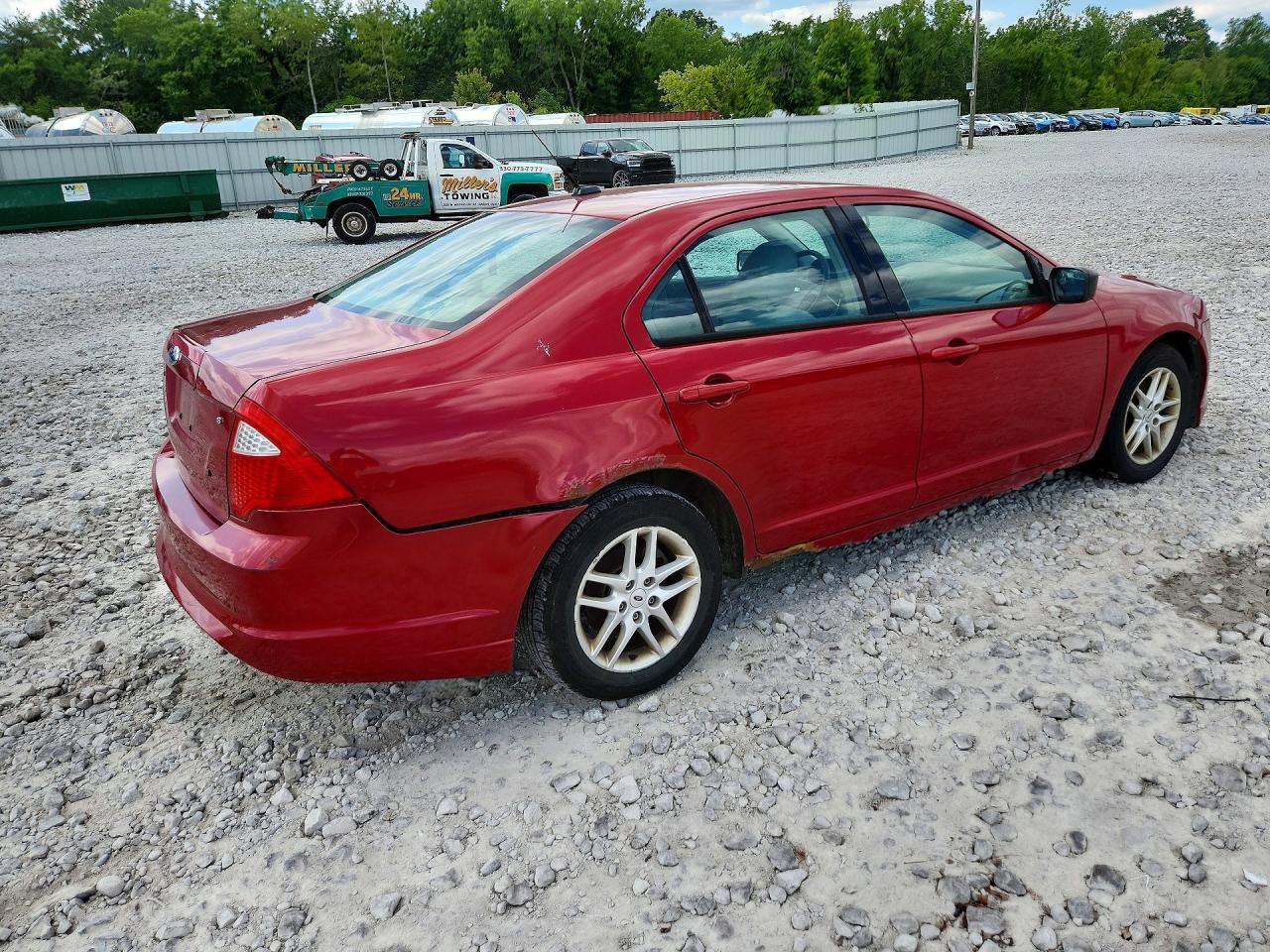 2010 Ford Fusion S Red vin: 3FAHP0GA9AR213453