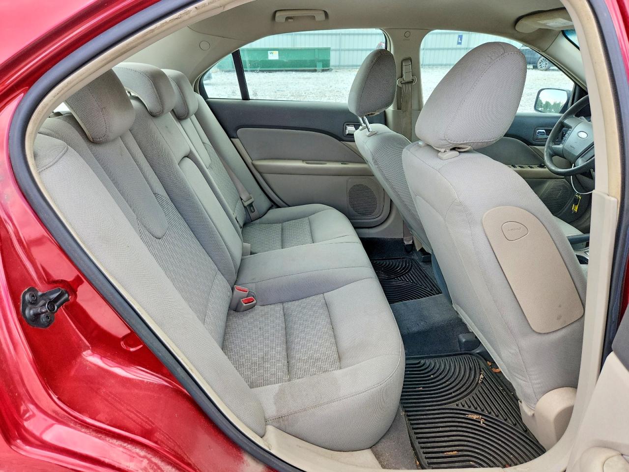 2010 Ford Fusion S Red vin: 3FAHP0GA9AR213453