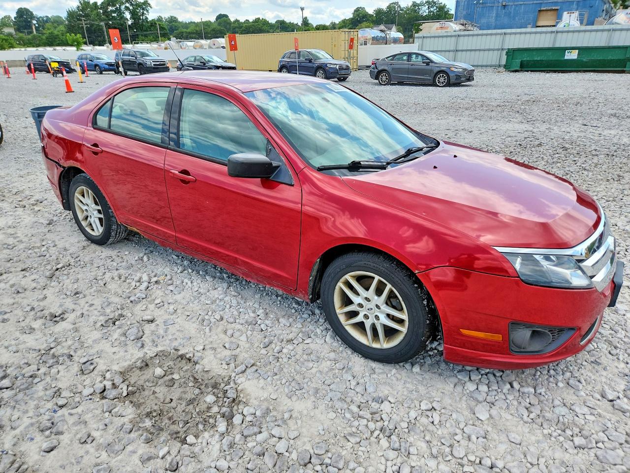 2010 Ford Fusion S Red vin: 3FAHP0GA9AR213453