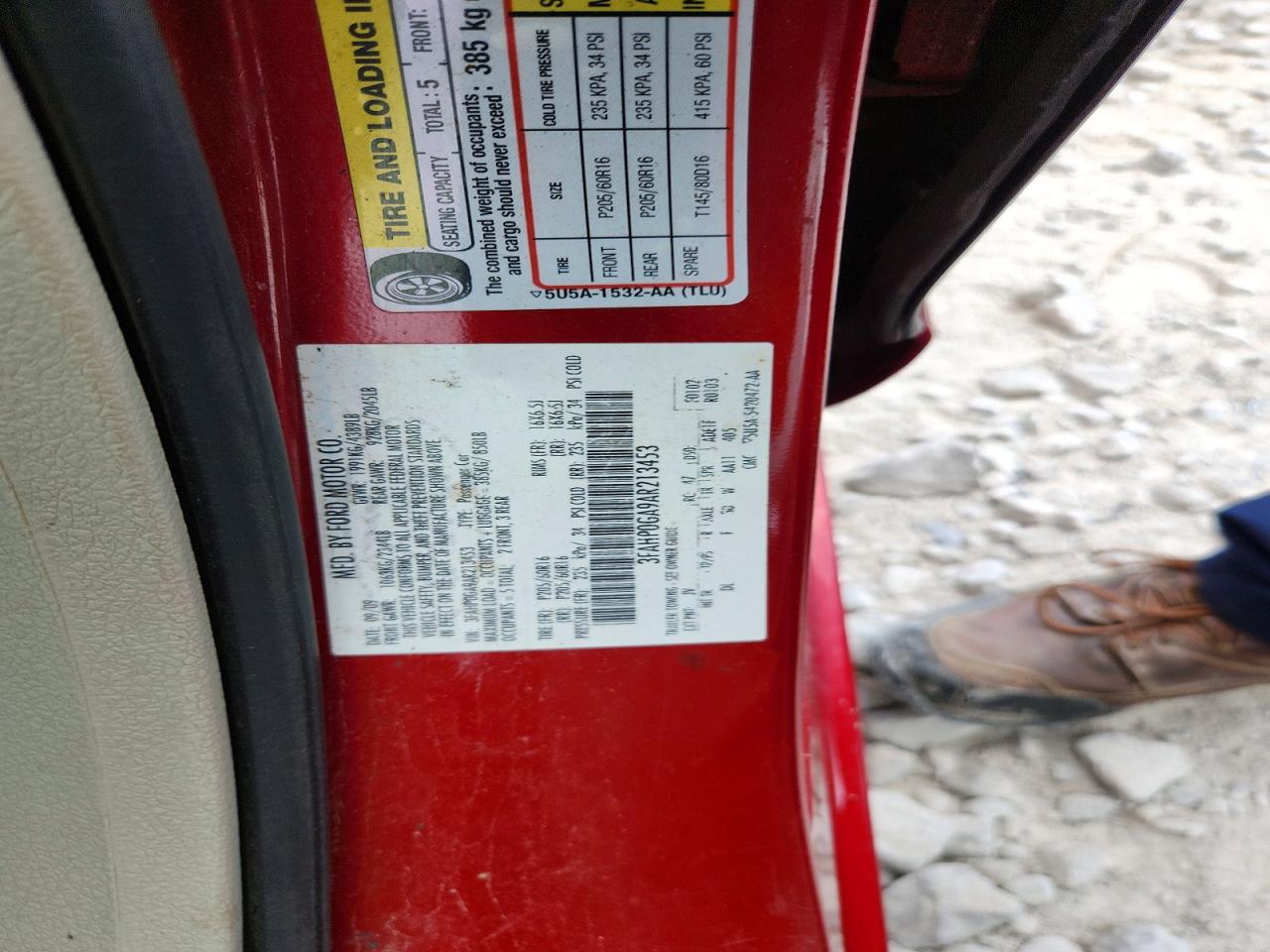 2010 Ford Fusion S Red vin: 3FAHP0GA9AR213453