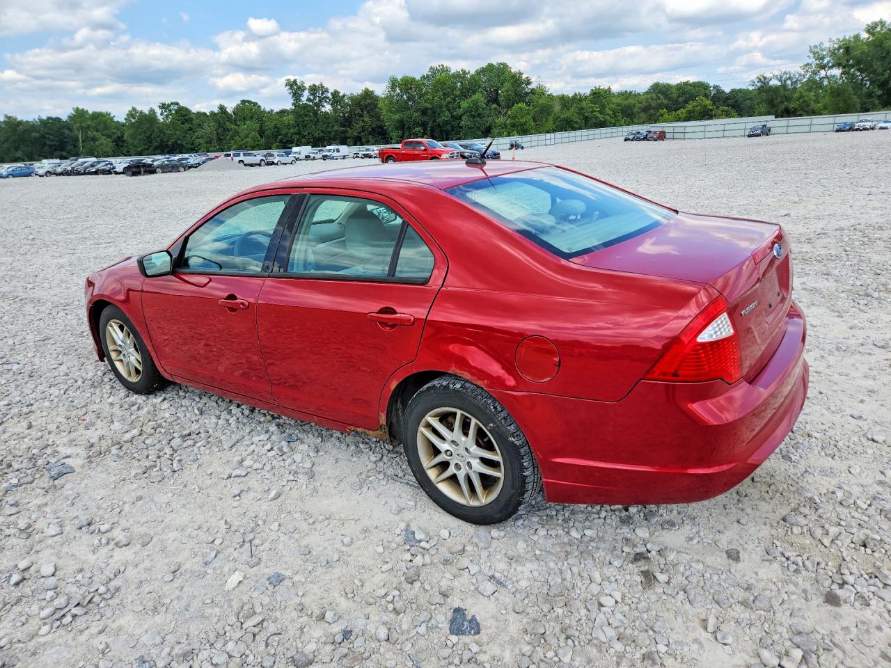 2010 Ford Fusion S Red vin: 3FAHP0GA9AR213453