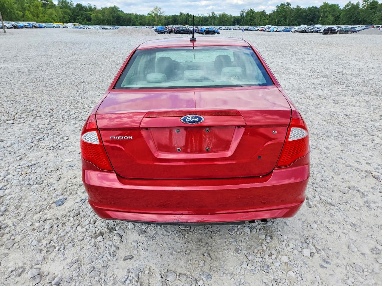 2010 Ford Fusion S Red vin: 3FAHP0GA9AR213453
