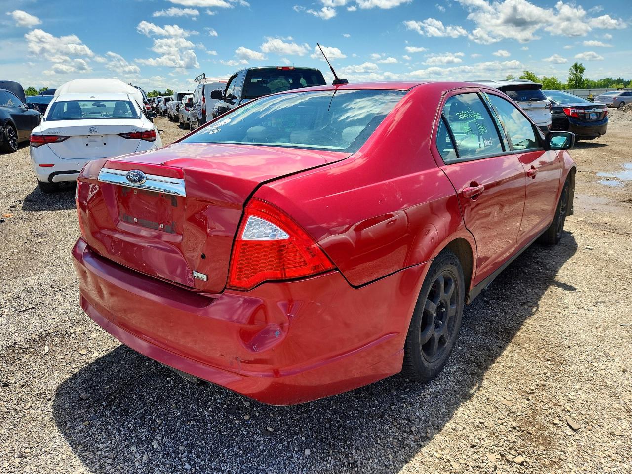 2010 Ford Fusion S Red vin: 3FAHP0GA9AR366270