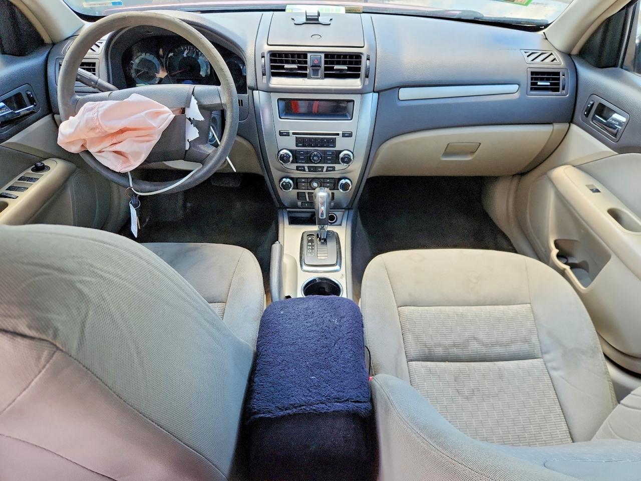 2010 Ford Fusion S Red vin: 3FAHP0GA9AR366270