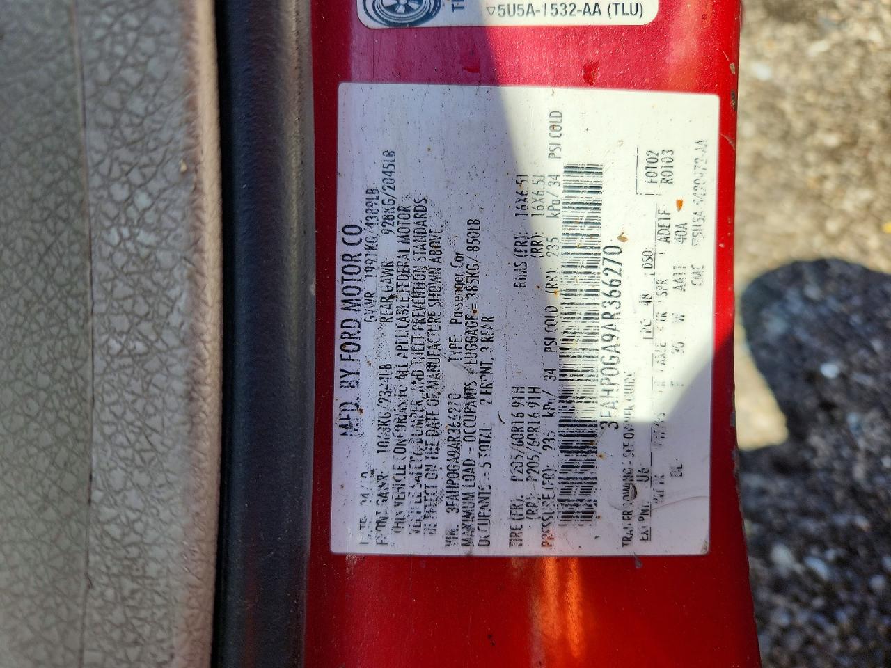 2010 Ford Fusion S Red vin: 3FAHP0GA9AR366270