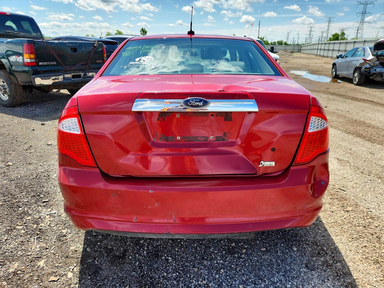2010 Ford Fusion S Red vin: 3FAHP0GA9AR366270
