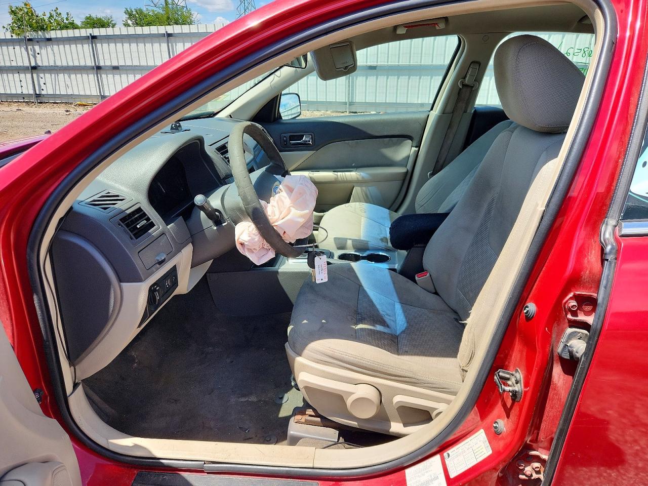 2010 Ford Fusion S Red vin: 3FAHP0GA9AR366270