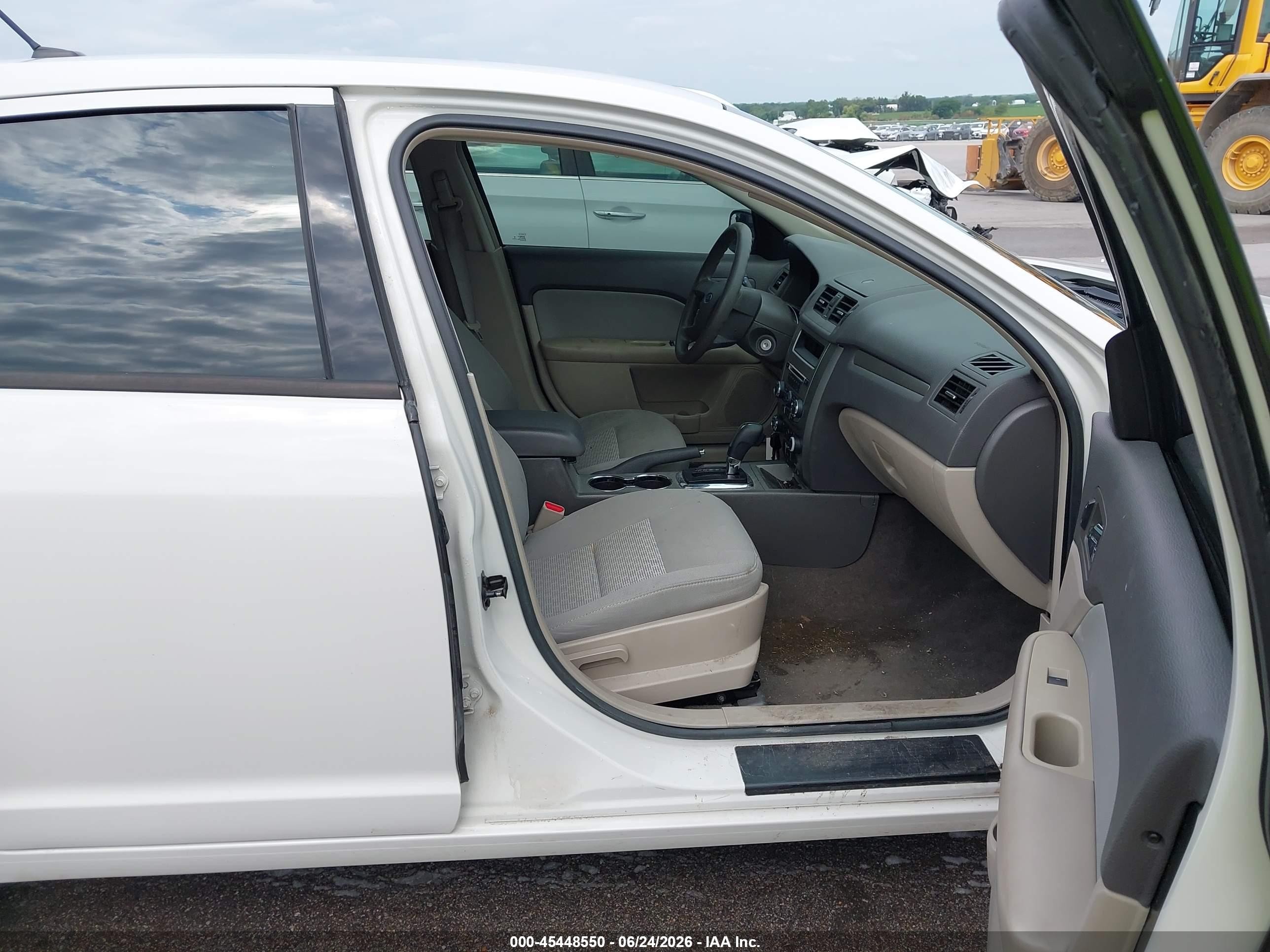 2012 Ford Fusion S White vin: 3FAHP0GA9CR367079
