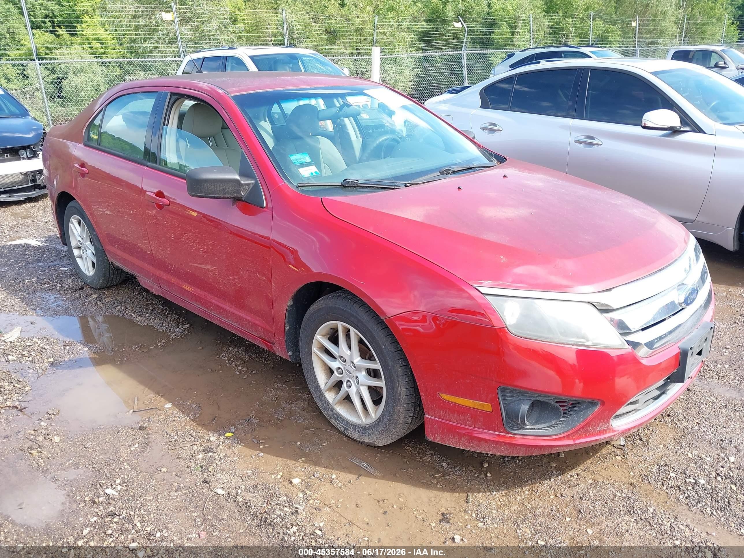 2010 Ford Fusion S Красный vin: 3FAHP0GAXAR254934