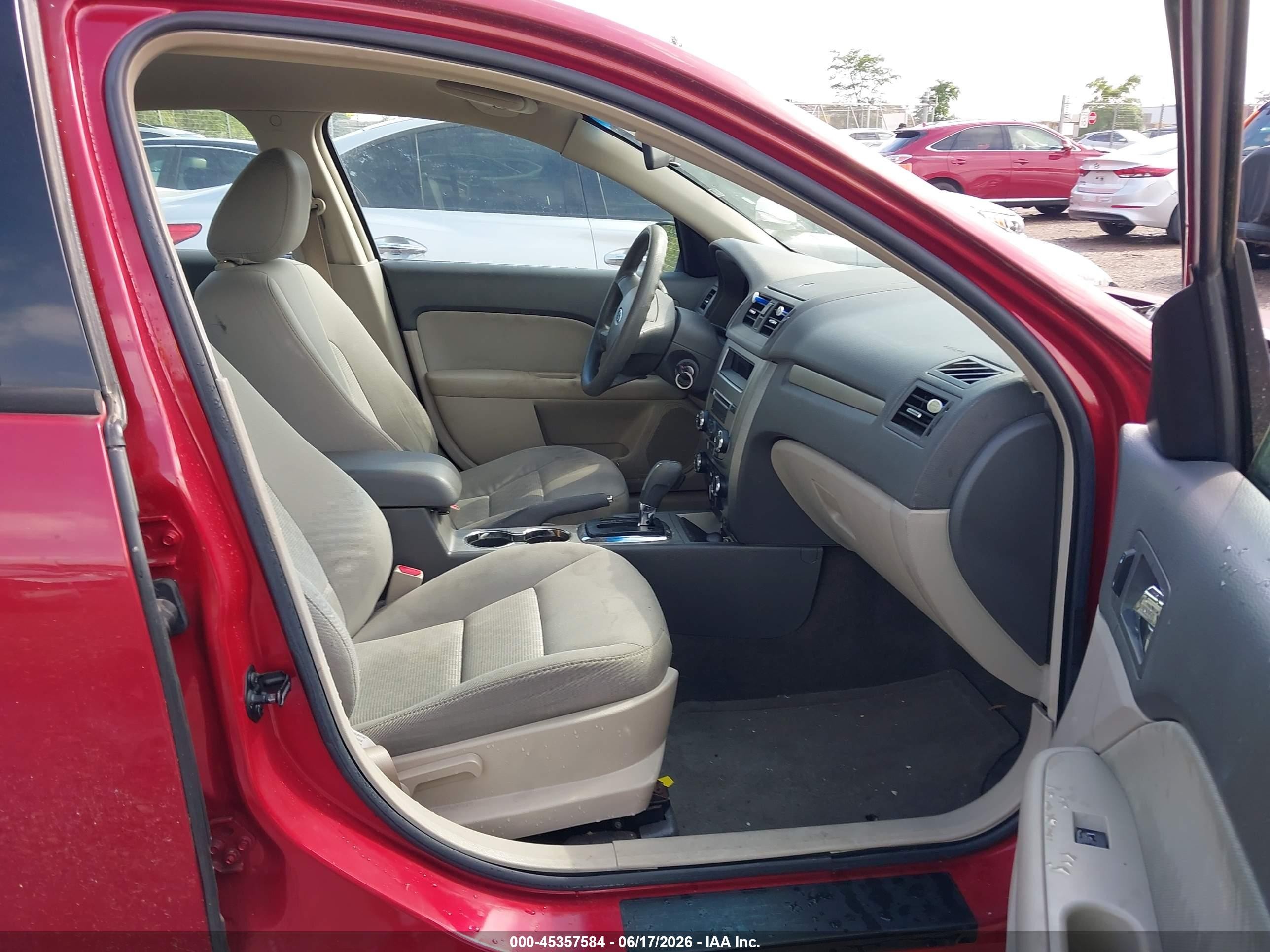 2010 Ford Fusion S Красный vin: 3FAHP0GAXAR254934