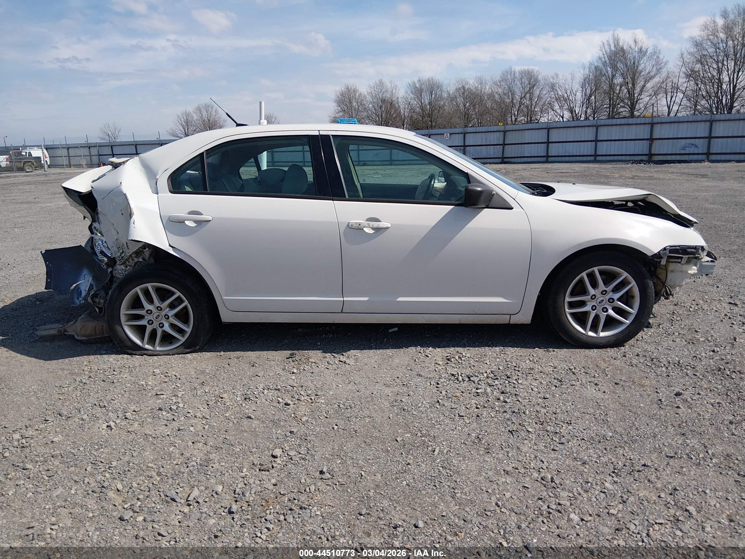 2011 Ford Fusion S White vin: 3FAHP0GAXBR122239