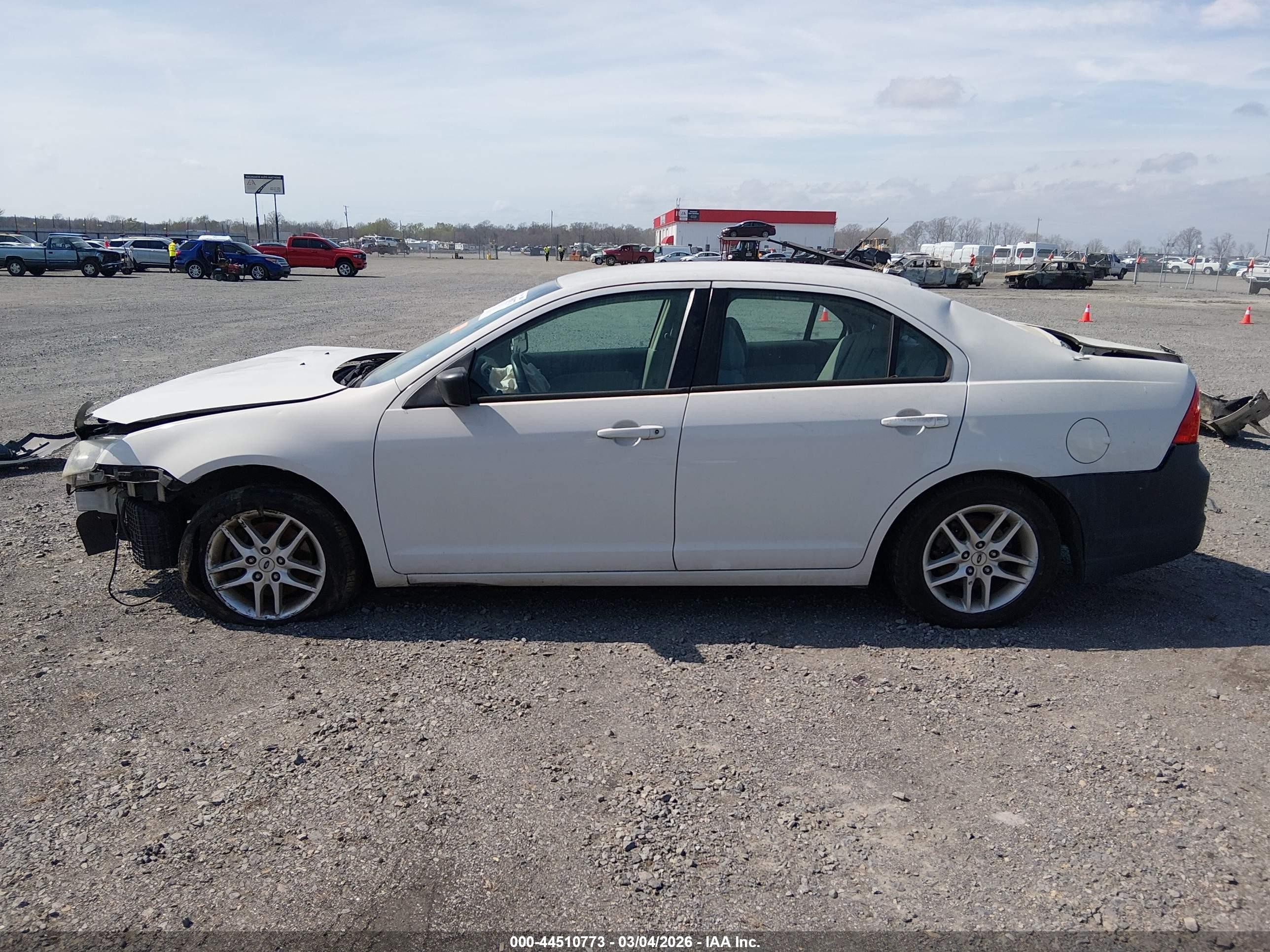 2011 Ford Fusion S White vin: 3FAHP0GAXBR122239