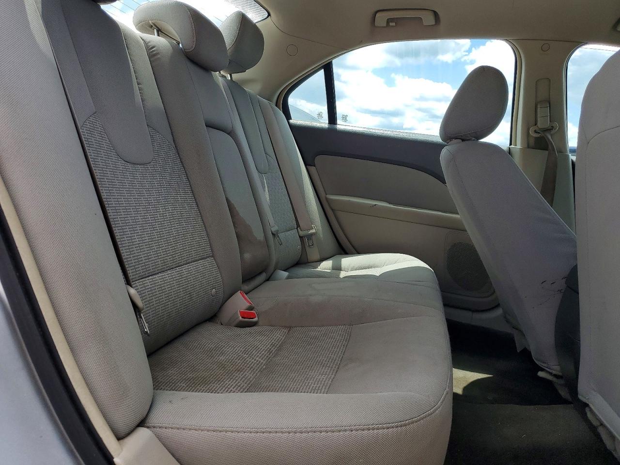 2011 Ford Fusion S Silver vin: 3FAHP0GAXBR206822