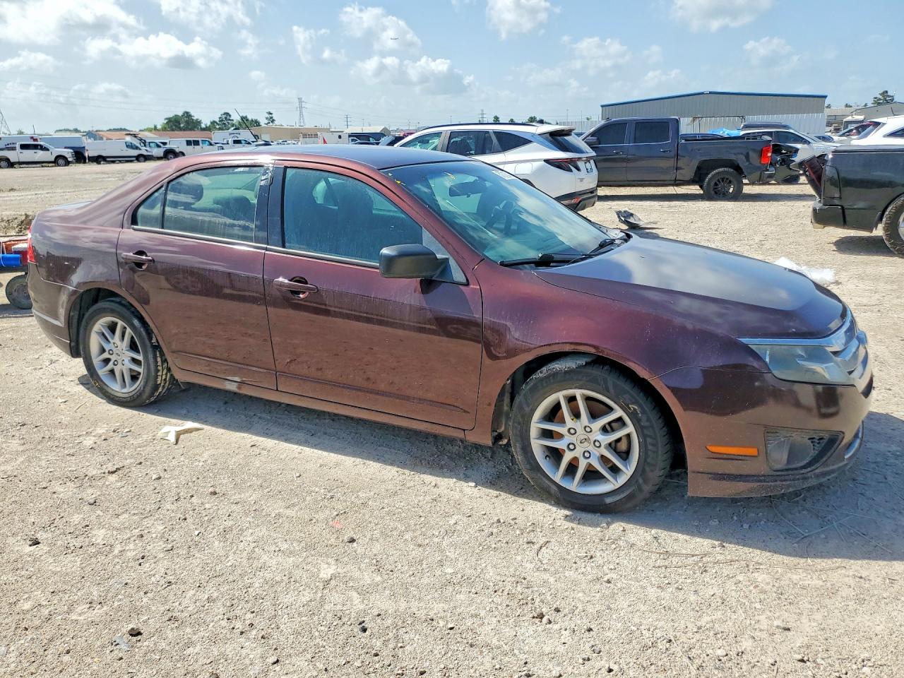 2012 Ford Fusion S Maroon vin: 3FAHP0GAXCR143657