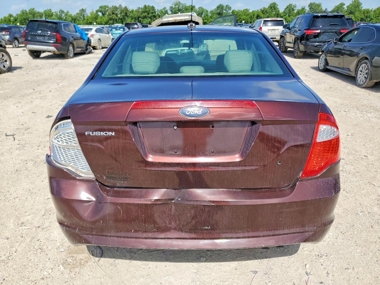 2012 Ford Fusion S Maroon vin: 3FAHP0GAXCR143657